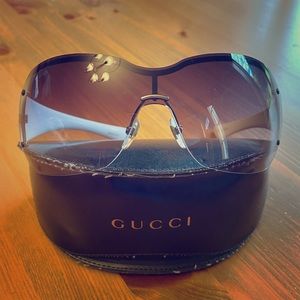Gucci sunglasses - like new!!
